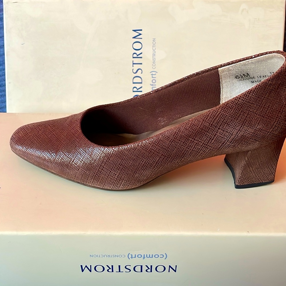 Brown suede comfortable heels